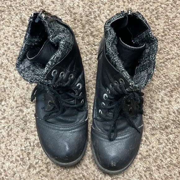 Boots - Picture 2 of 9